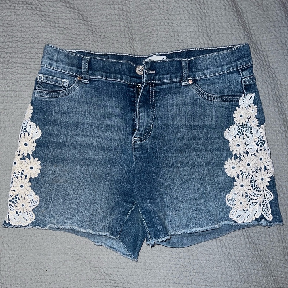 Laced summer cut off shorts